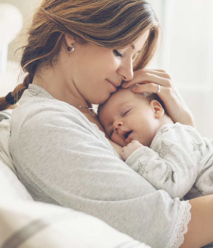 sophrologie la rochelle post-partum - jeune maman bébé reconnexion à soi